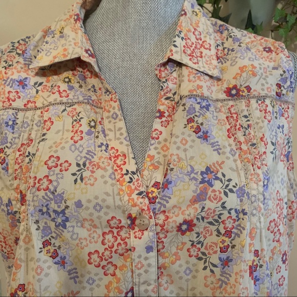 WindRiver Sleeveless Floral Top - Picture 2 of 10